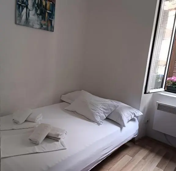 اتاق استاندارد با سرویس بهداشتی مشترک, Guesthouse Bit Accommodation