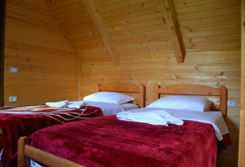 غرفة كلاسيكية رباعية, Thethi Paradise Hotel & Restaurant