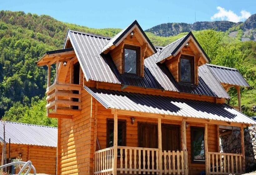 غرفة قياسية مزوَّدة بشُرفة, Thethi Paradise Hotel & Restaurant