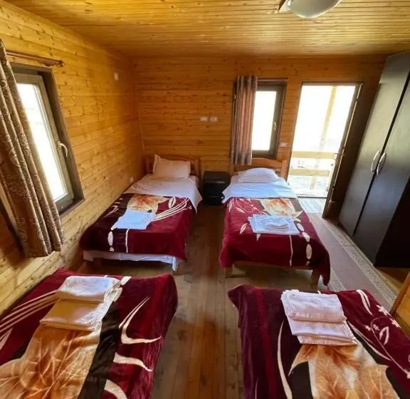 اتاق کلاسیک چهارنفره, Thethi Paradise Hotel & Restaurant