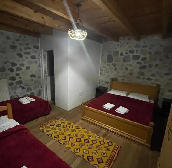 اتاق لوکس سه تخته, Thethi Paradise Hotel & Restaurant