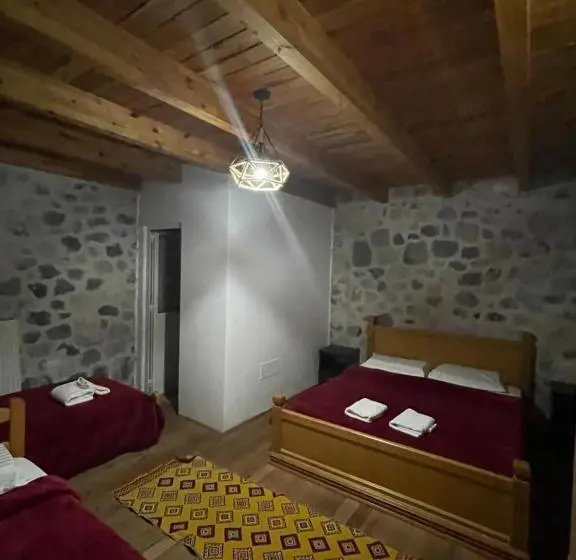 اتاق لوکس سه تخته, Thethi Paradise Hotel & Restaurant