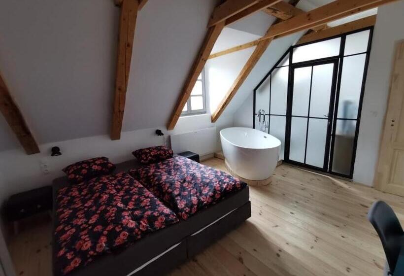 Номер Deluxe, Fügekert   Bed&wine