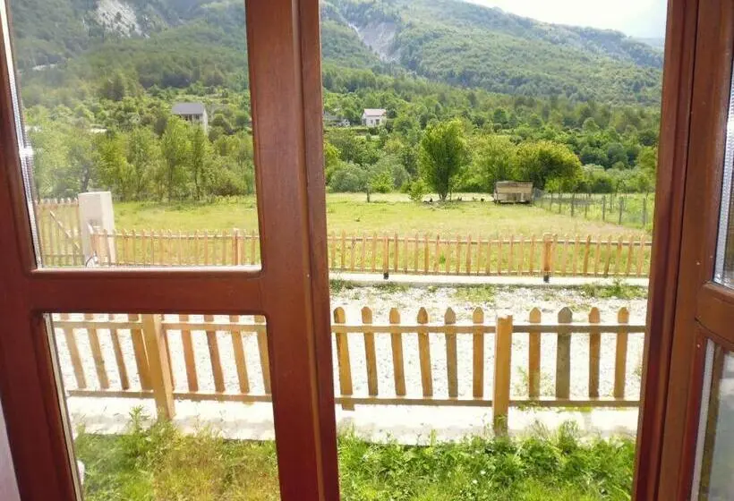 Quarto Familiar, Kulla E Sadri Lukes