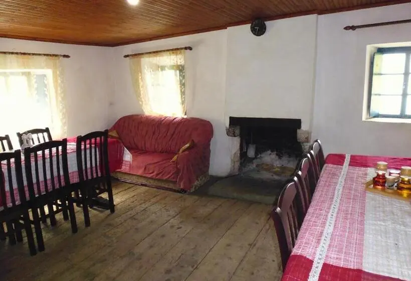 Quarto Familiar, Kulla E Sadri Lukes