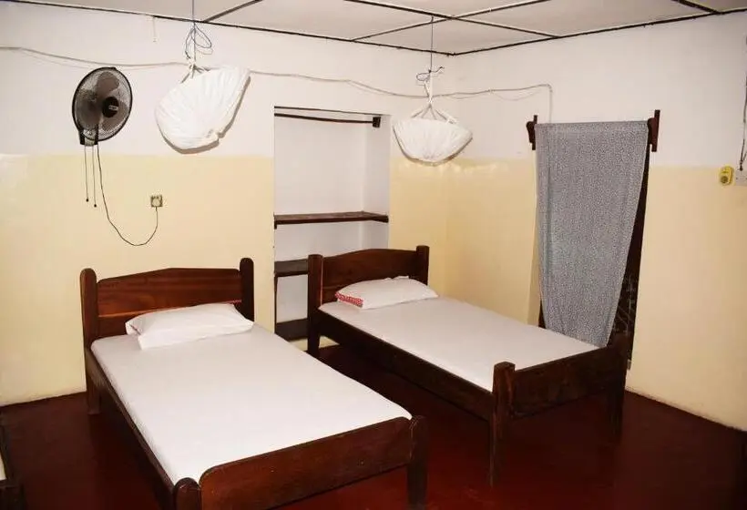 Standard Kolmen Hengen Huone, Karibu Inn