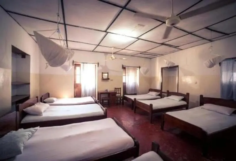 Vuode Makuusalissa, Karibu Inn