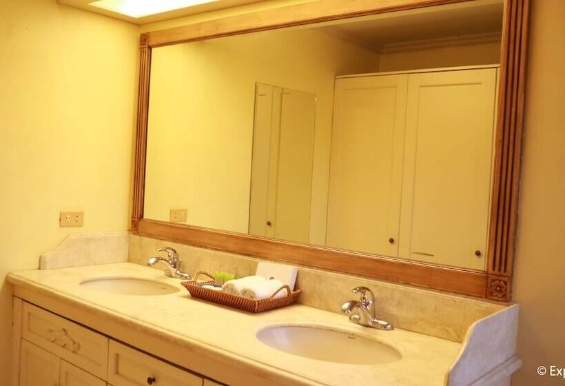 2-Bedroom Classic Apartment, Sophia Suites Residence
