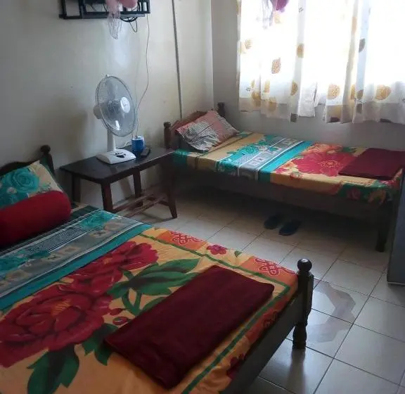 اتاق خانوادگی, Mona Lisa Guest House Kisumu