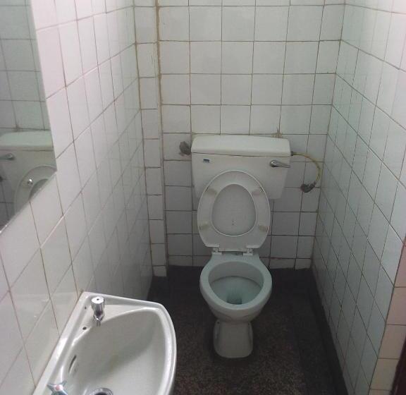 اتاق خانوادگی, Mona Lisa Guest House Kisumu