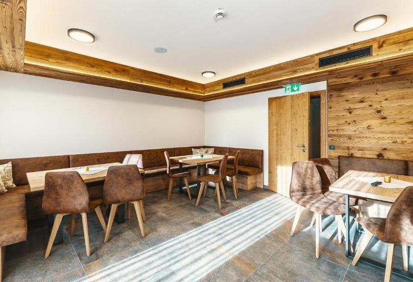 침실 4개 아파트, Lindlinghof