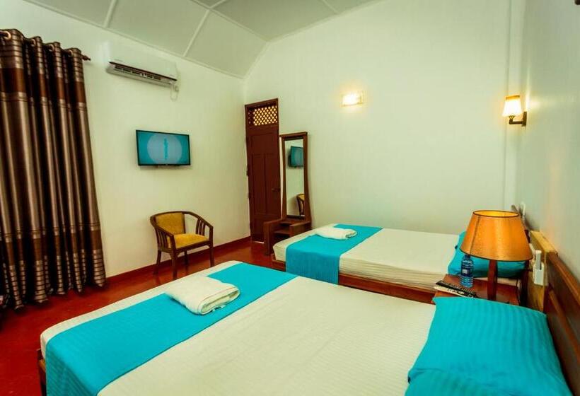 اتاق لوکس, Dayanithi Guest House