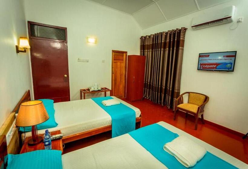 اتاق لوکس, Dayanithi Guest House