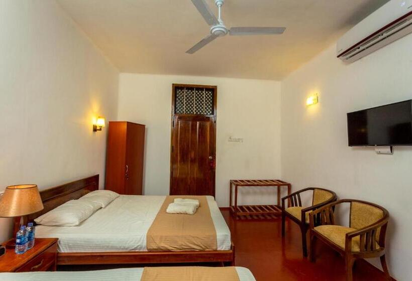 اتاق اکونومی, Dayanithi Guest House