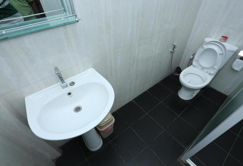 اتاق اکونومی, Dayanithi Guest House