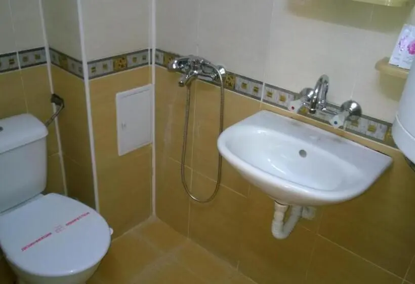 Standard Triple Room with Terrace, Dracena Guesthouse