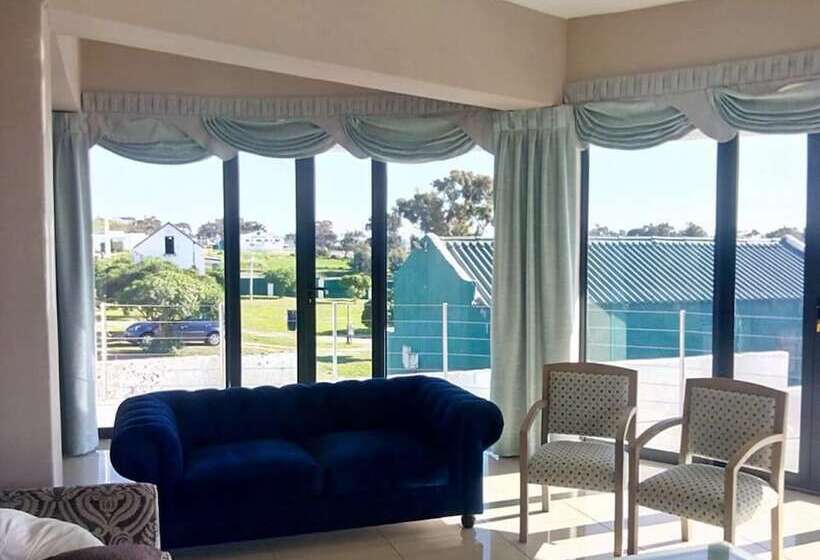 شقة غرفة واحدة, St Helena Bay