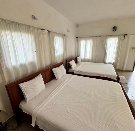 اتاق استاندارد چهار تخته با چشمانداز دریا, Ramaya Auberge Espagnole