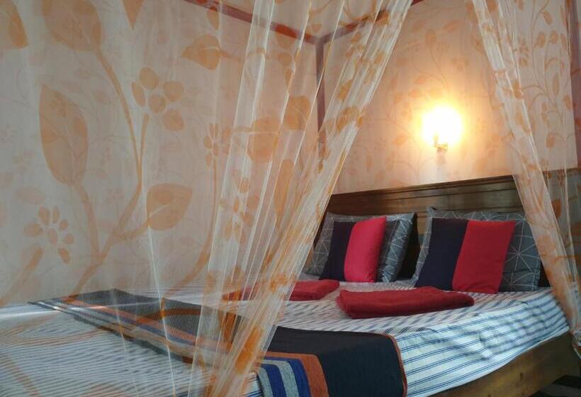 Номер Deluxe, Double G Motel
