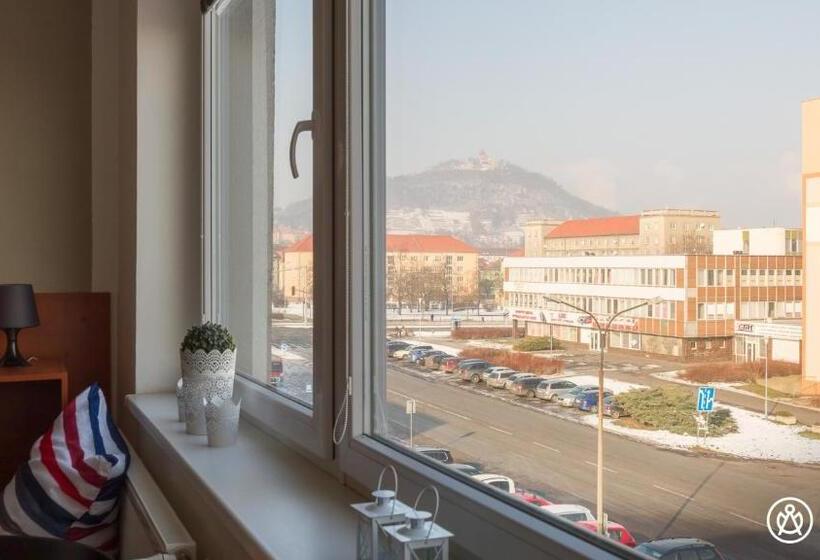 Négyágyas Standard Szoba, černy Andēl