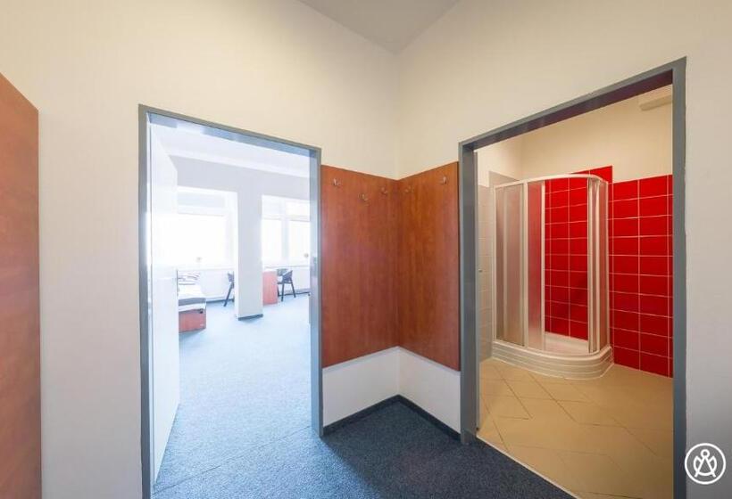 スタンダード４人部屋, černy Andēl