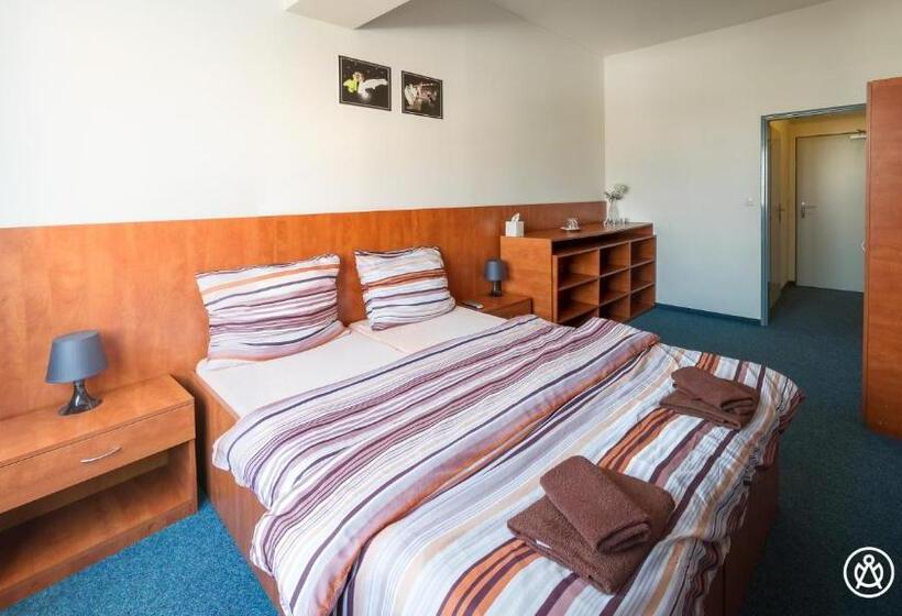 Standard Szoba, černy Andēl