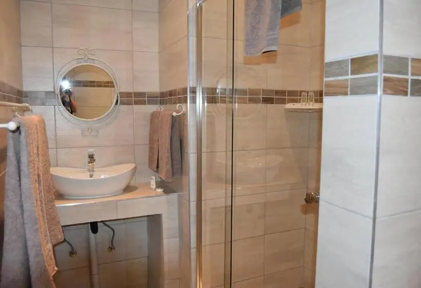 اتاق استاندارد, Quiver Inn Guesthouse