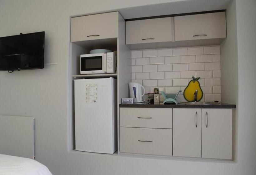 إستوديو ديلوكس, De La Hilcremat