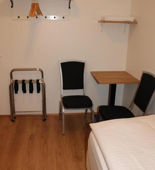 اتاق عادی, Ormurinn Guesthouse