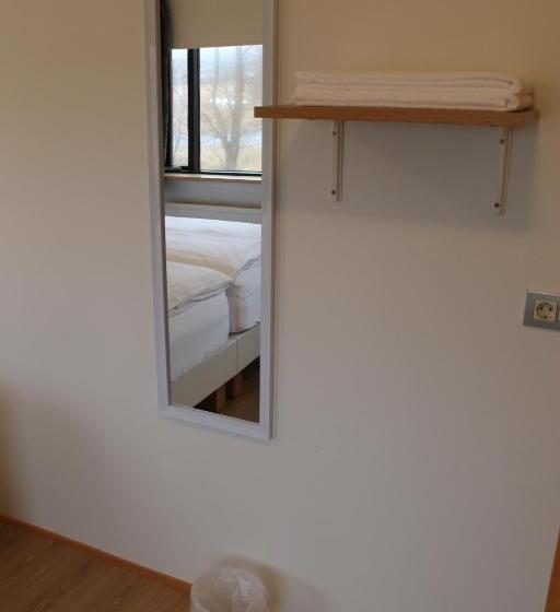 اتاق استاندارد با سرویس بهداشتی مشترک, Ormurinn Guesthouse