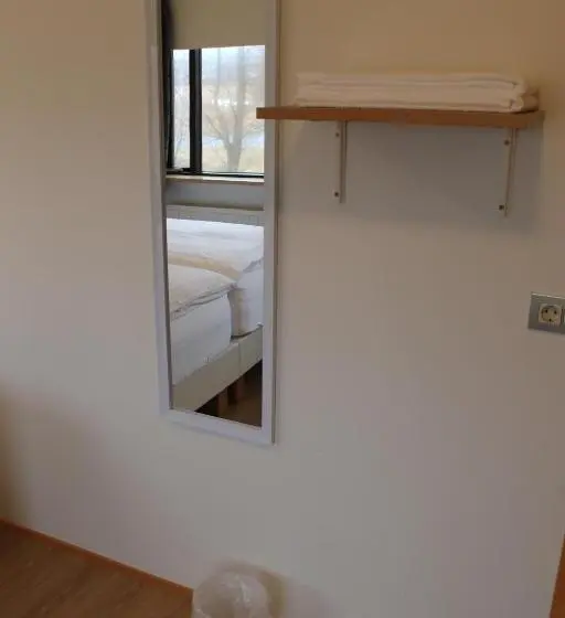 اتاق استاندارد با سرویس بهداشتی مشترک, Ormurinn Guesthouse