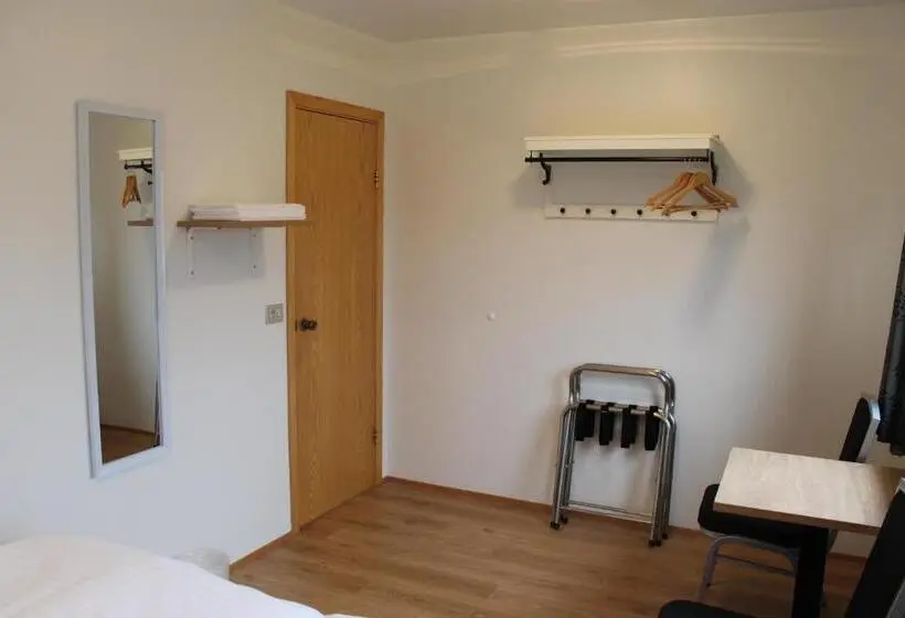 اتاق استاندارد با سرویس بهداشتی مشترک, Ormurinn Guesthouse