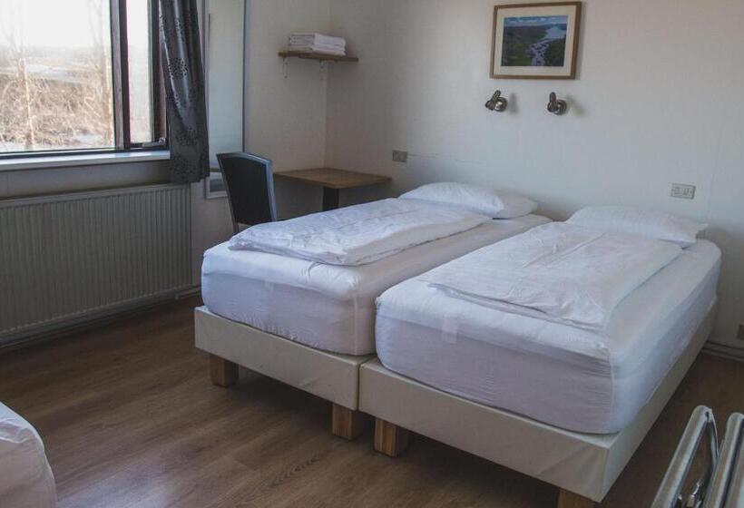 اتاق استاندارد سه تخته با سرویس بهداشتی مشترک, Ormurinn Guesthouse