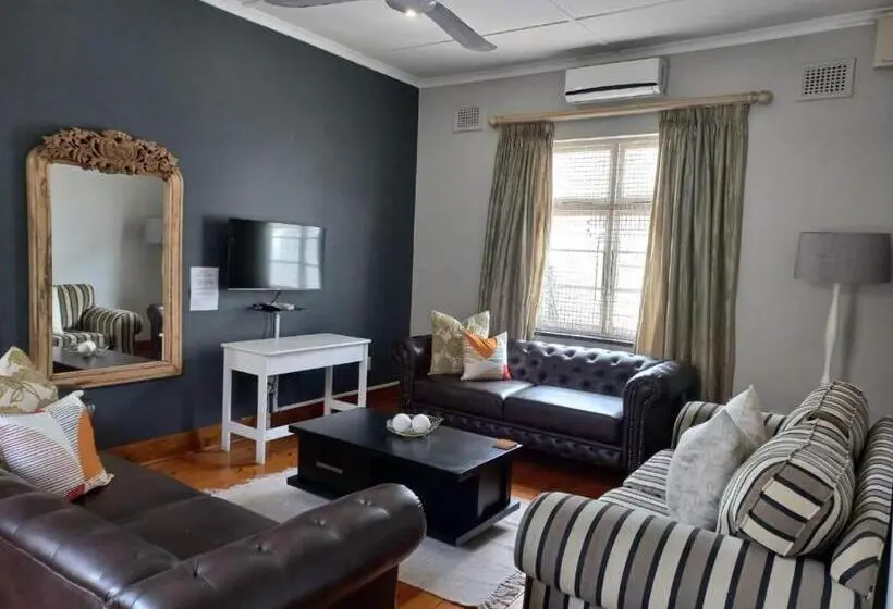 اتاق خانوادگی, Beechwood B&b