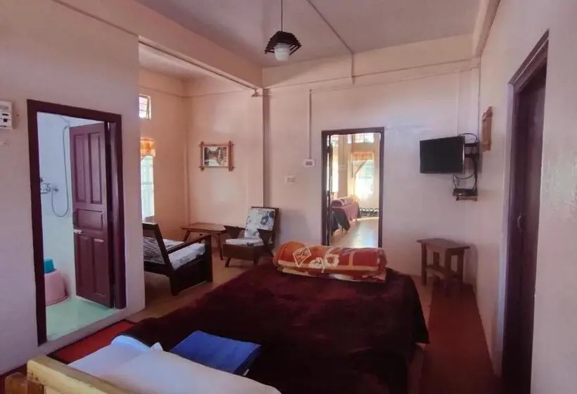 اتاق خانوادگی, Holly Lodge Guest House