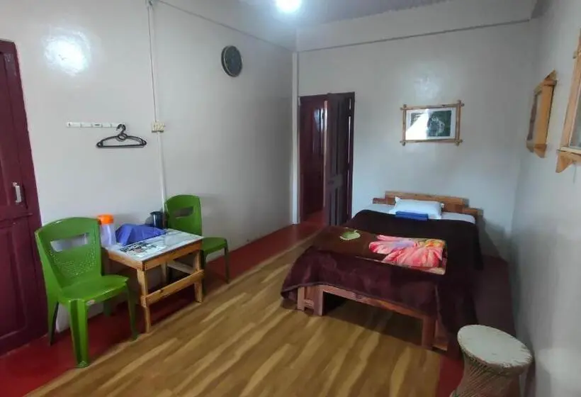 اتاق اکونومی, Holly Lodge Guest House