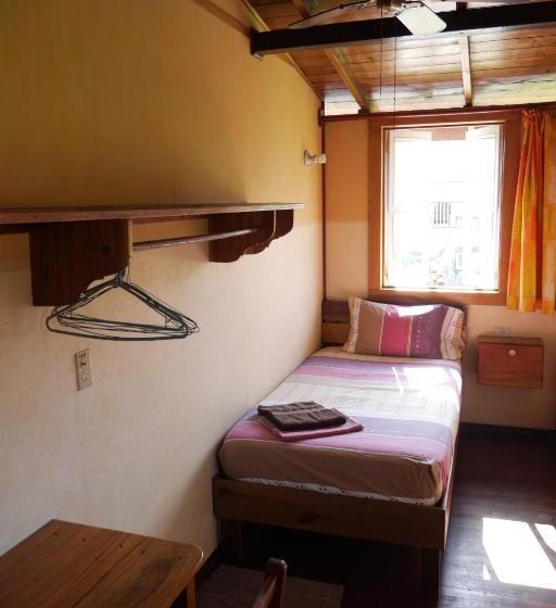 اتاق استاندارد یک تخته با سرویس بهداشتی مشترک, Hostal Hansi