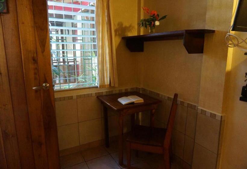 اتاق استاندارد یک نفره, Hostal Hansi