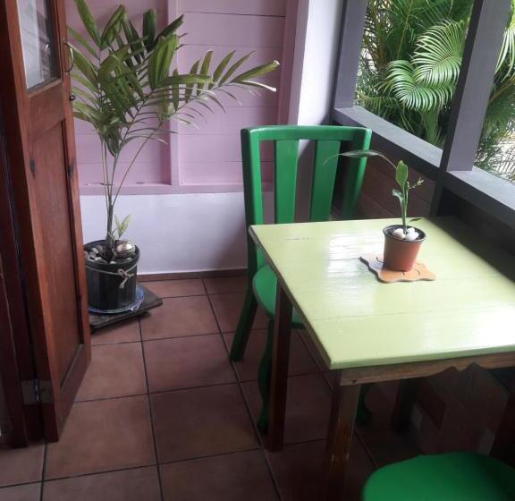 اتاق استاندارد با بالکن, Hostal Hansi