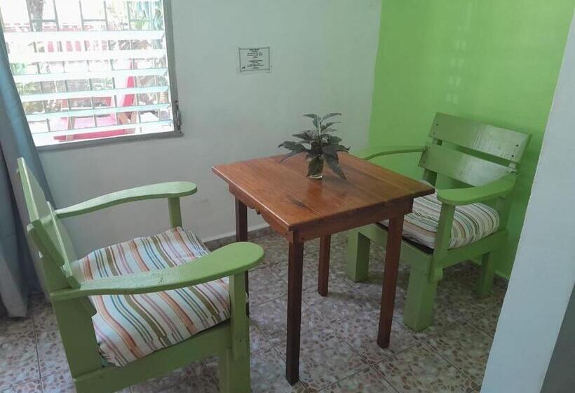 اتاق عادی, Hostal Hansi