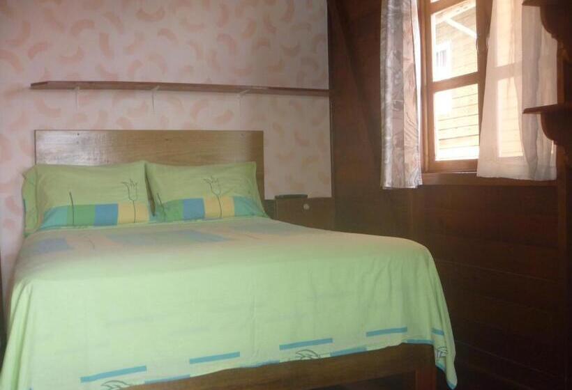 اتاق لوکس با بالکن, Hostal Hansi