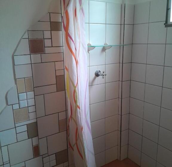 اتاق استاندارد سه نفره, Hostal Hansi