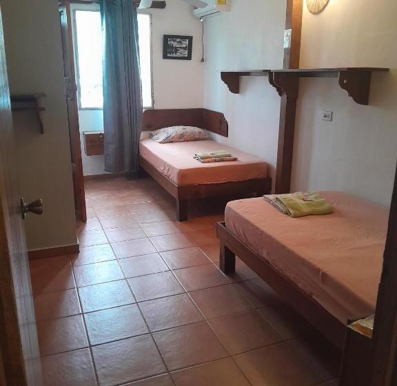 اتاق استاندارد سه نفره, Hostal Hansi
