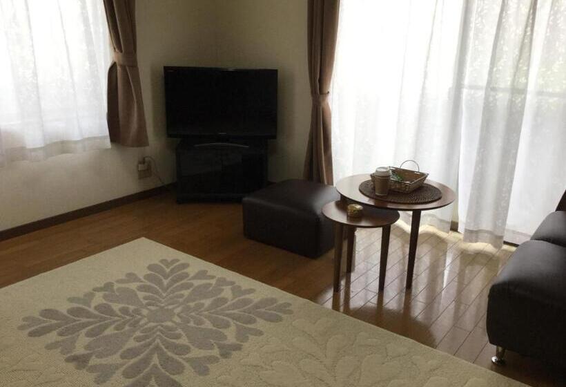 شقة غرفة واحدة, Episode1