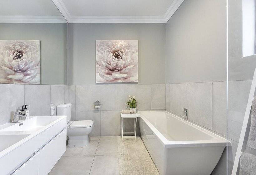 스위트 킹사이즈 침대, 2 On Lismore Guesthouse