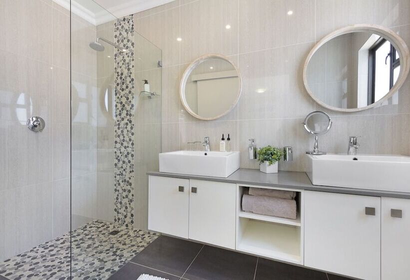 Suite, 2 On Lismore Guesthouse