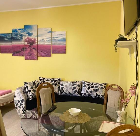 استودیو خانوادگی, Maslina Rooms