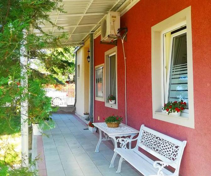 استودیو خانوادگی, Maslina Rooms