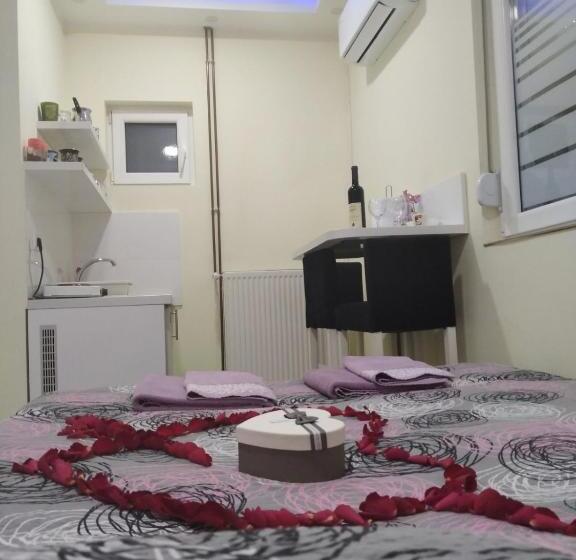 استودیوی لوکس, Maslina Rooms