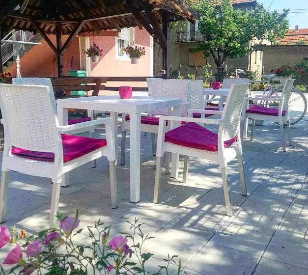 استودیوی لوکس, Maslina Rooms